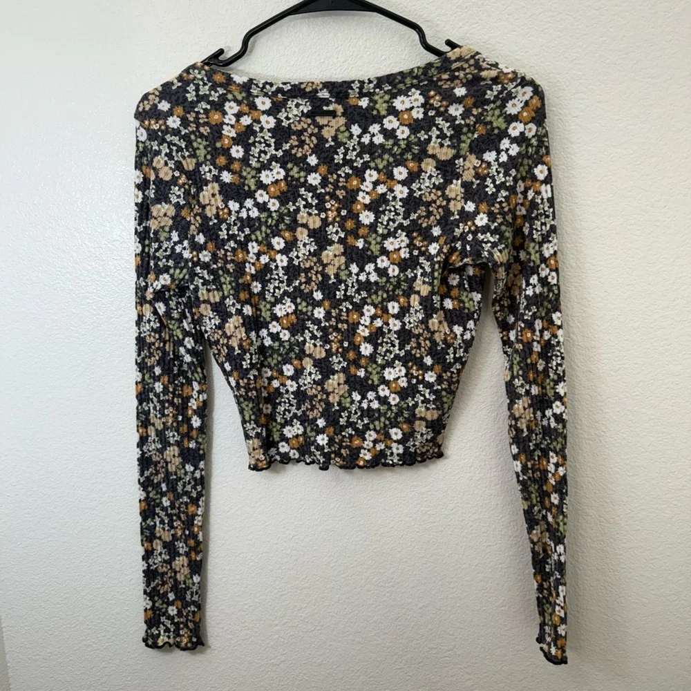 Billabong Long Sleeve Cropped Floral Top Small - Picture 3 of 8